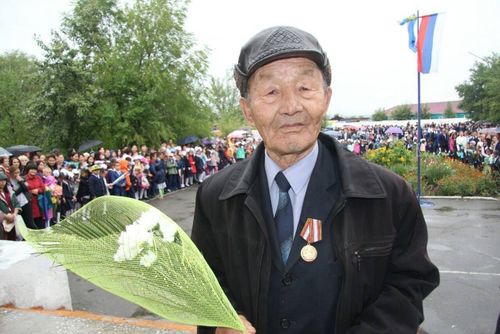 Эгээртинмес ачы-буянныг, алдарлыг башкыга байыр чедирген
