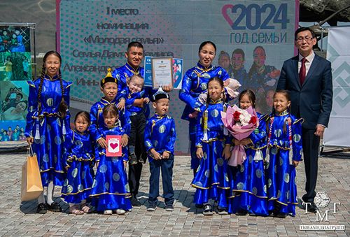 Түңнелдерин үндүрген