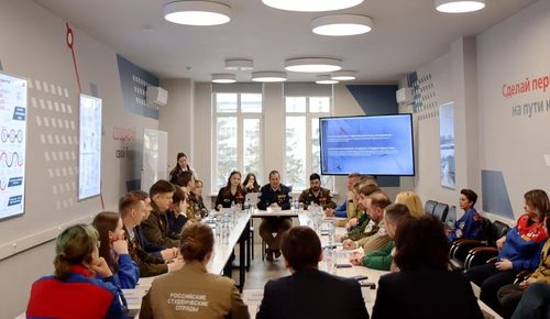 Анатолий Серышев Россияда улуг аныяктар организациязы – Сибирьниң студент отрядтар штавы-биле ужурашкан