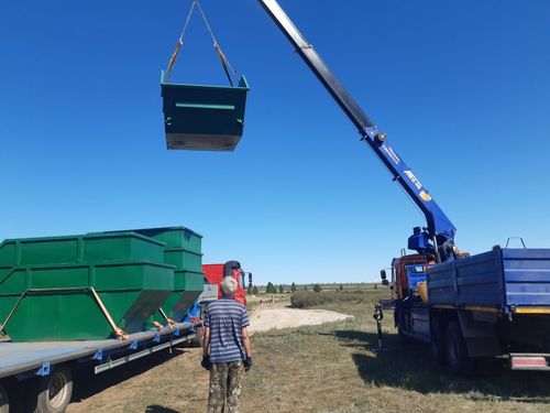 Бункерлерни үезинде арыглап турар