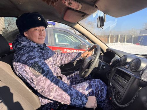 Эмчи болур күзелдиг росгвардейжи