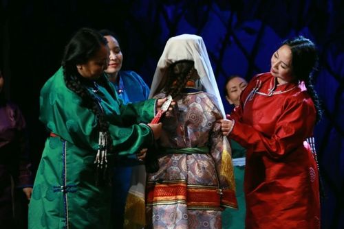 Келин айтырар азы арага кудар?