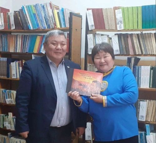 Аржаанның ном саңынга үнелиг белекти дамчыткан