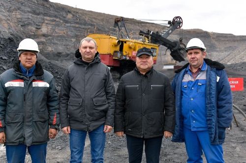 Тываның Баштыңы уургайжыларга байыр чедирген