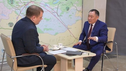 «Алдын кырында орбак чүвүрлүг олурар тыва» — деп турган