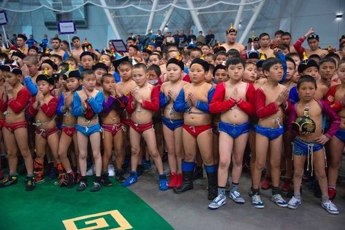 Мөге болуру чажындан,аът болуру кулунундан