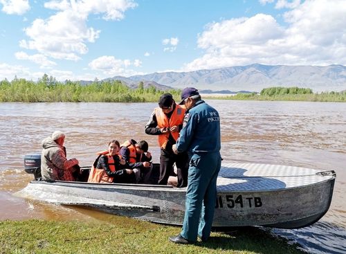 ШКОЛАЧЫЛАРНЫ КАТЕРЛЕРГЕ КЕЖИРГЕН