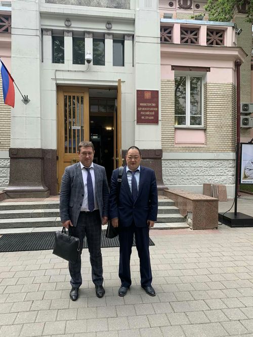 БИЛЕКТЕРНИ СЫВЫРТЫНГАШ, АЖЫЛДААЛЫҢАР