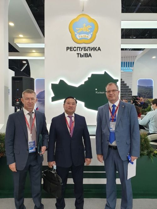 ВЛАДИСЛАВ ХОВАЛЫГ: “БЕРГЕ ҮЕЛЕРДЕ КЕЗЭЭДЕ БИСТИҢ-БИЛЕ КАДЫ”