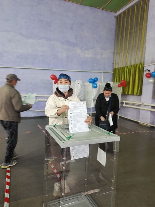 БИР ДУГААР СОҢГААН