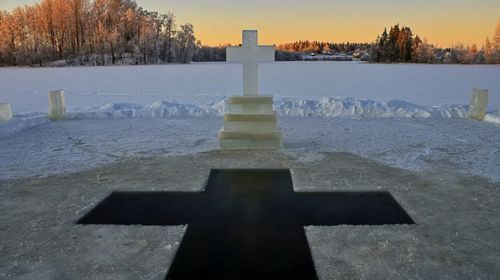 КРЕЩЕНИЕДЕ ЭШТИР ЧЕРНИ БЕЛЕТКЕП ЭГЕЛЭЭН