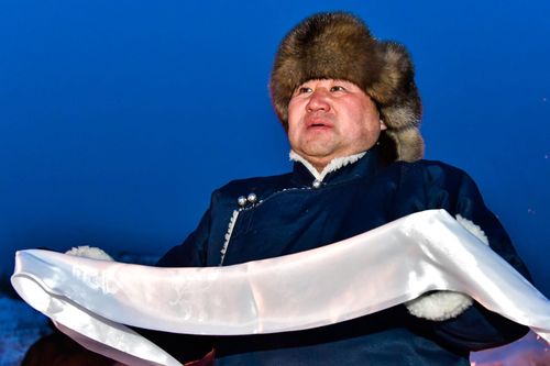 Ам Шагааның ак айы эгелээн