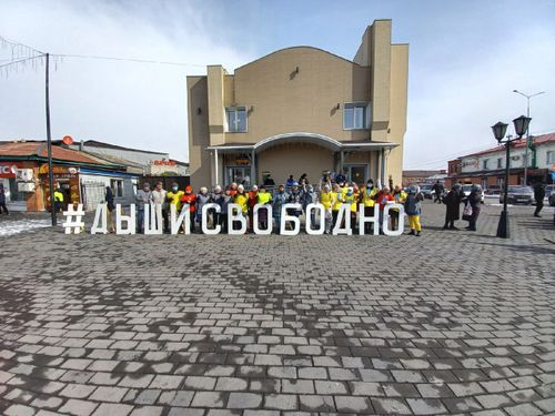 Арбат шөлүнде ак ромашкалар