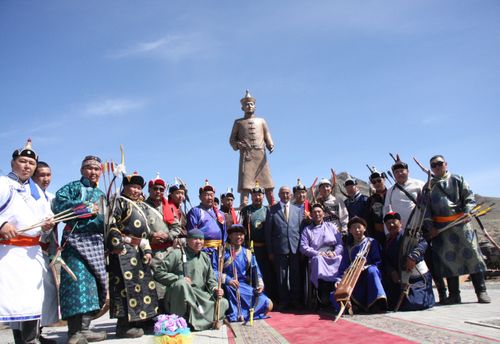 Хүн ноян чуртунче чанып келген