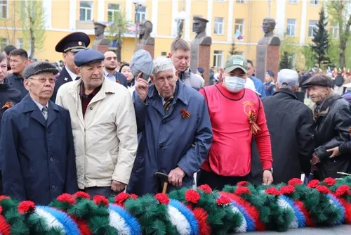 УЛУГ ТИИЛЕЛГЕНИҢ 77 ЧЫЛЫ ТИИЛЕКЧИЛЕРНИҢ ТУРАСКААЛЫНГА ЧЕЧЕКТЕР