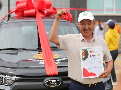 «Бай-Хөл» агрокооперативке «Нива» автомобиль