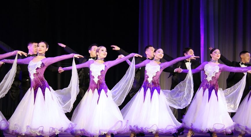 Уттундурбас белек болган