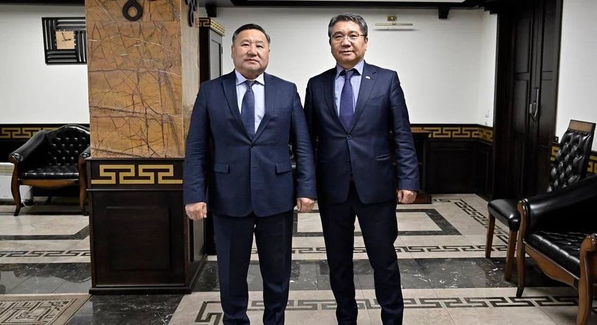 Моолдуң консулу-биле ужурашкан