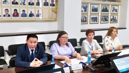 Ажыл хөй, күзелдиг улус эвээш