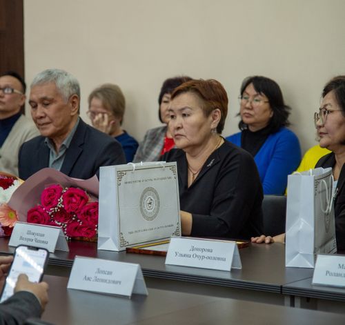 Көрүкчү манап турар